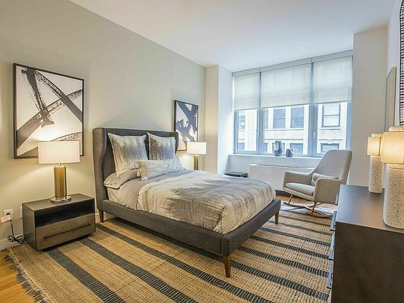 4th image of 88 Leonard St APT 919