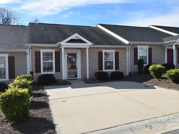 2056 Pin Oak Pl, Cramerton, NC 28032