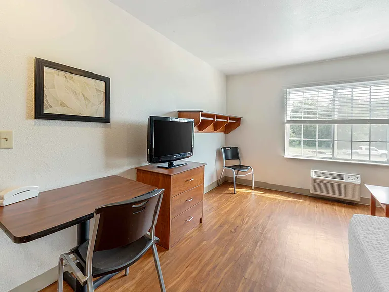 Deluxe Studio - 1 Full Bed