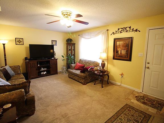 2nd image of 1005 W Willowick Dr