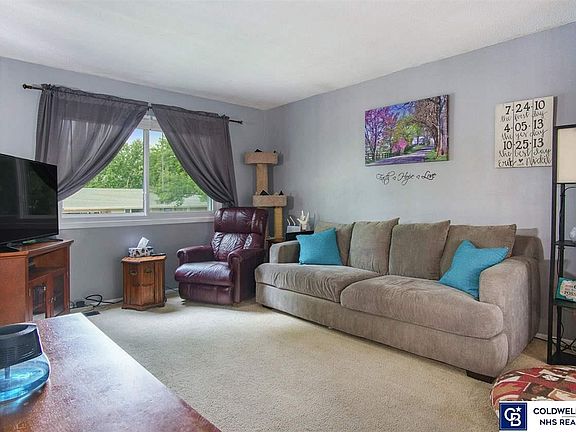 3rd image of 14341 Eastbourne St