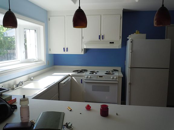 Kitchen and bay window during daytime. Range recently replaced, after photo taken.