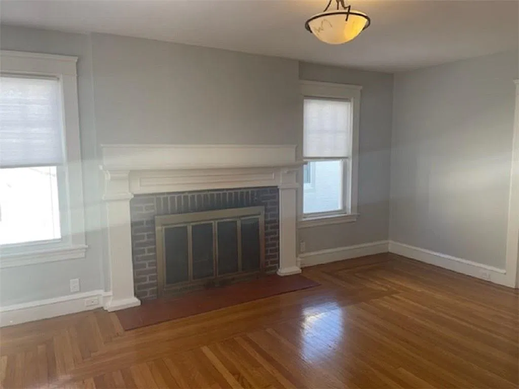 3 bed, 3.0 bath, 2470 sqft, $4,000 — Photo 3