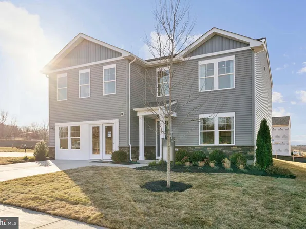 17 Upland Rd, Charles Town, WV 25414