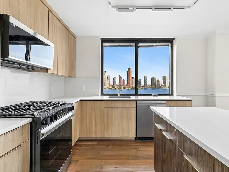 630 1st Ave #14D — Photo 1