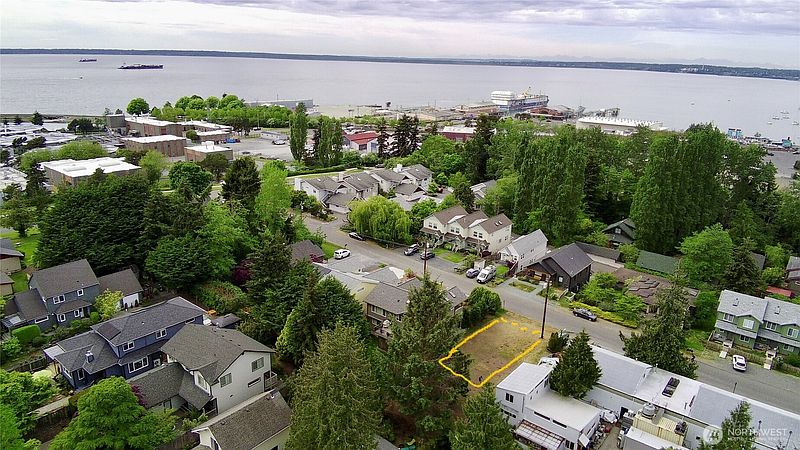 3rd image of 542 Donovan Avenue