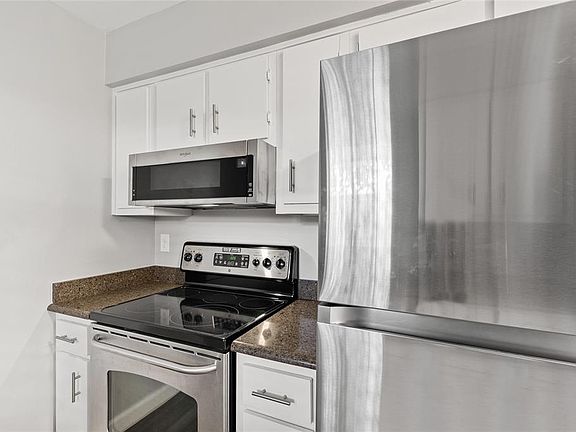 3rd image of 308 Dorchester Sq