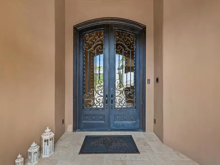 208 Alicia Way — Photo 12