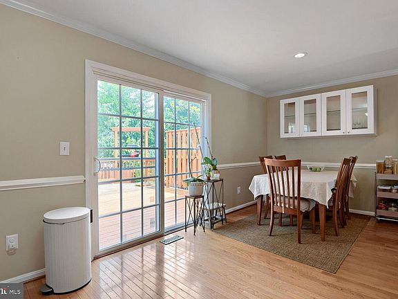 4th image of 26 White Pine Ct