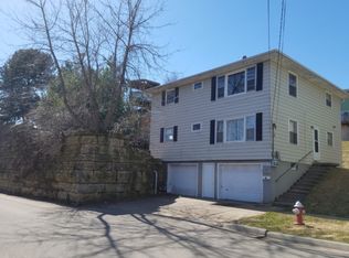 1055 Alice St, Dubuque, IA 52001