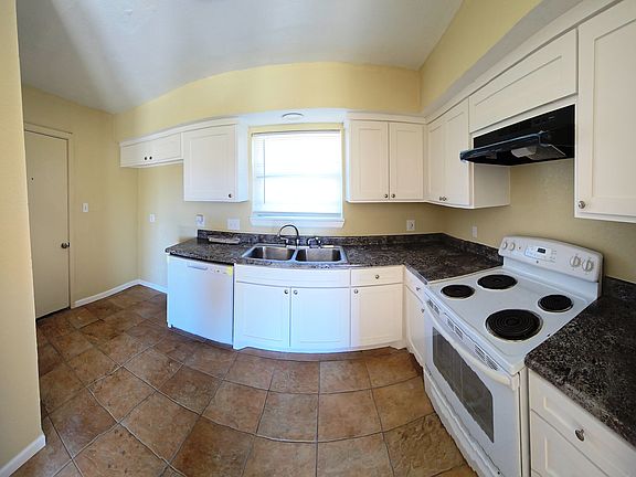 4th image of 3304 Centennial Rd