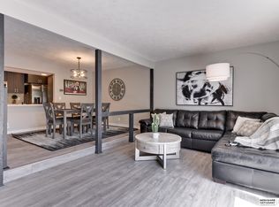 13905 Meadow Ridge Rd, Omaha, NE 68138