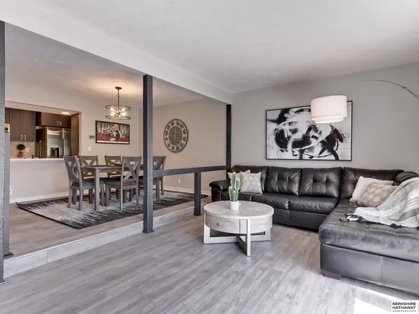 13905 Meadow Ridge Rd, Omaha, NE 68138