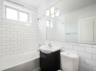 55 42nd St #402, Toronto, ON M8W 3P3