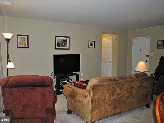 4th image of 4420 Briarwood Ct N APT 7