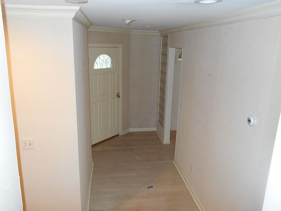 5th image of 10 Augusta Pl