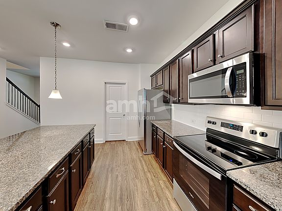 4th image of 226 Lake Vista Dr