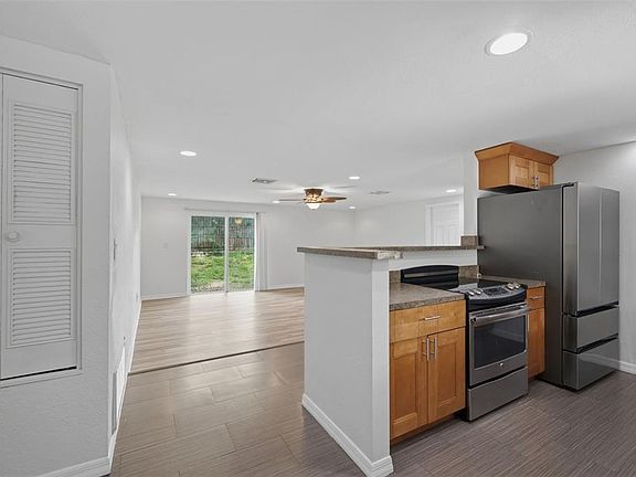 3rd image of 2804 APPLEWOOD DRIVE