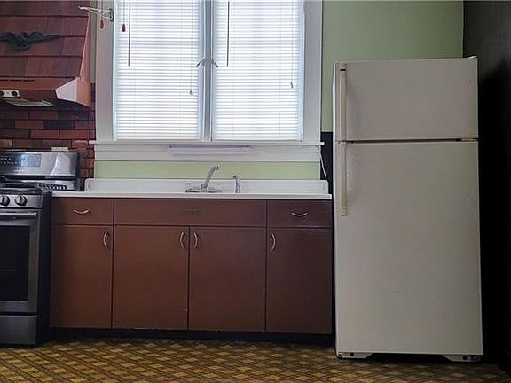 3rd image of 615 Buffalo St