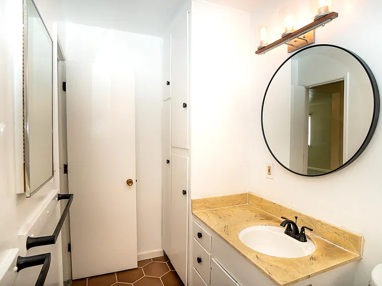 1140 Sunvue Pl — Photo 10