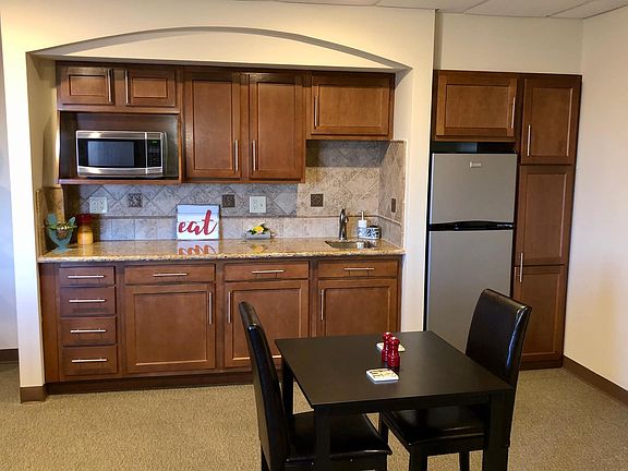2nd image of 700 Monterey Pl APT 515