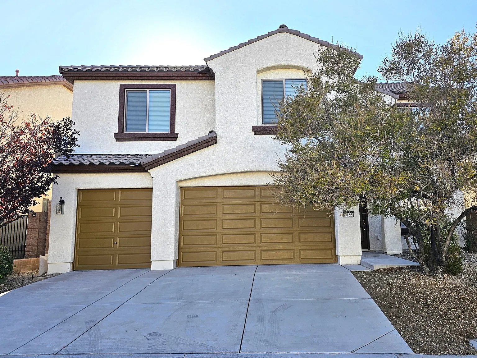 5 bed, 3800 sqft, $3,200 — Photo 1
