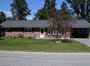 1970 Cambridge Dr, Hendersonville, NC 28792