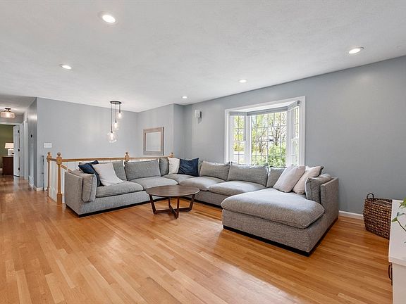 4th image of 28 Vinal St