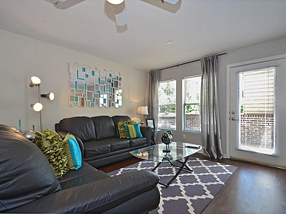 2nd image of 475 Appleyard Dr