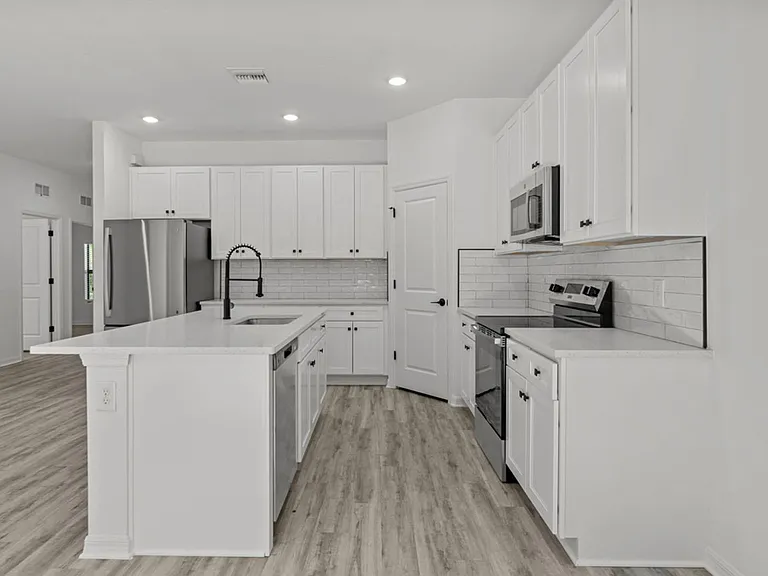 548 Knapp St — Photo 18