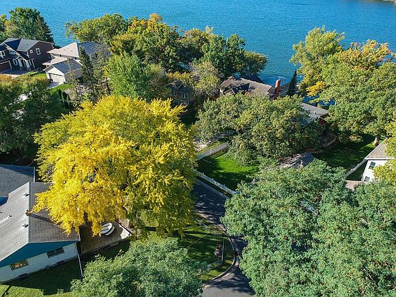 2nd image of 457 Horseshoe Dr W