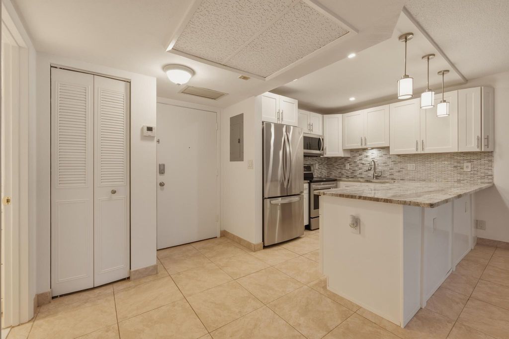 255 S Cypress Road #315, photo 4