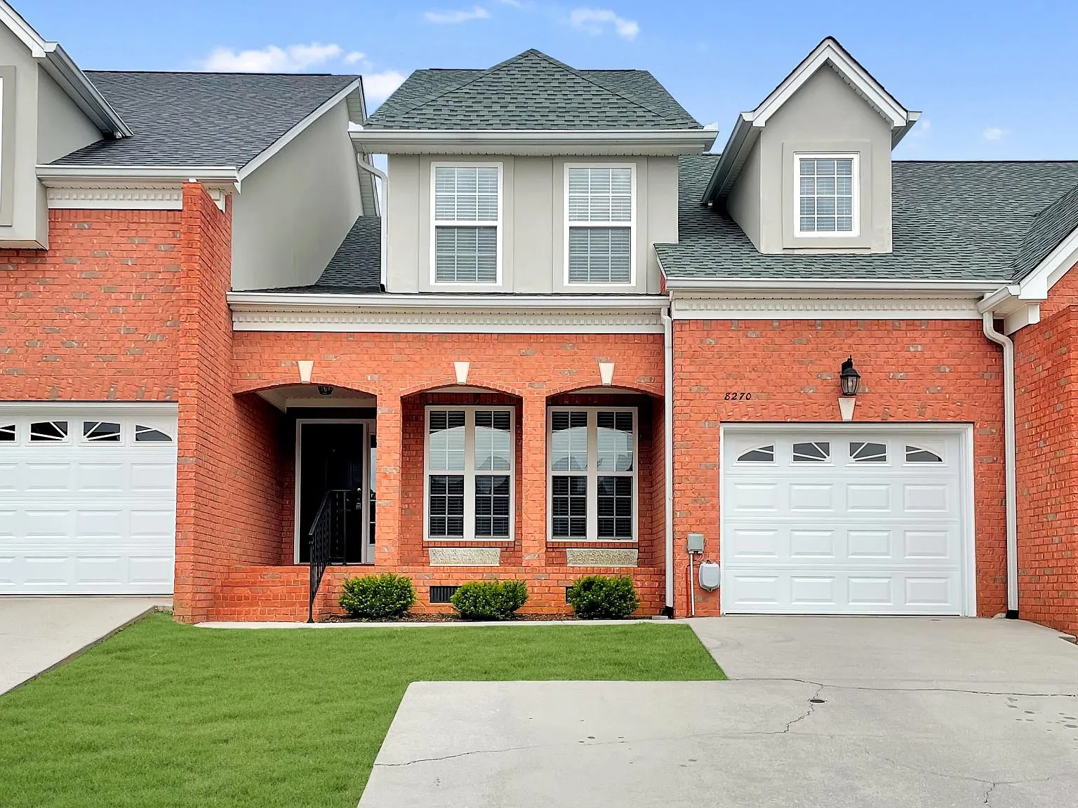 3 bed, 2223 sqft, $2,400 — Photo 1