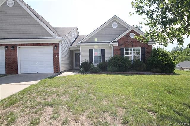 1st image of 221 Woodbridge Cir