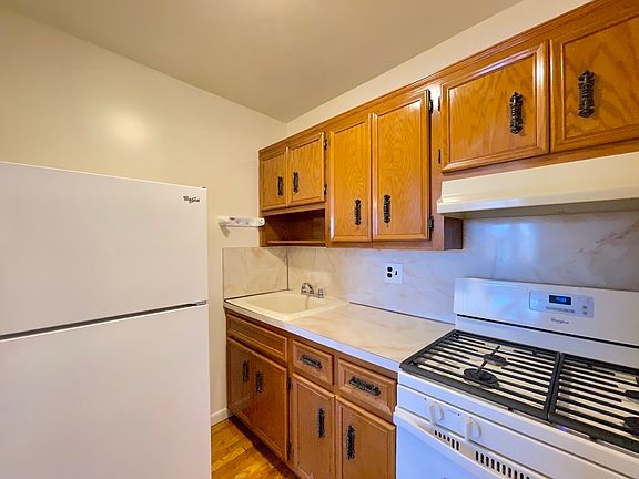 5th image of 21-19 33rd Ave #3R