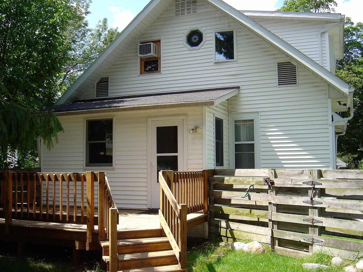 3 bed, 1525 sqft, $1,900 — Photo 2