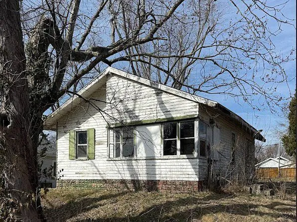 812 W 3rd St, Bicknell, IN 47512