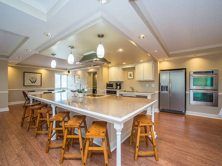 530 N Main Street - The Townhouse. — Photo 141