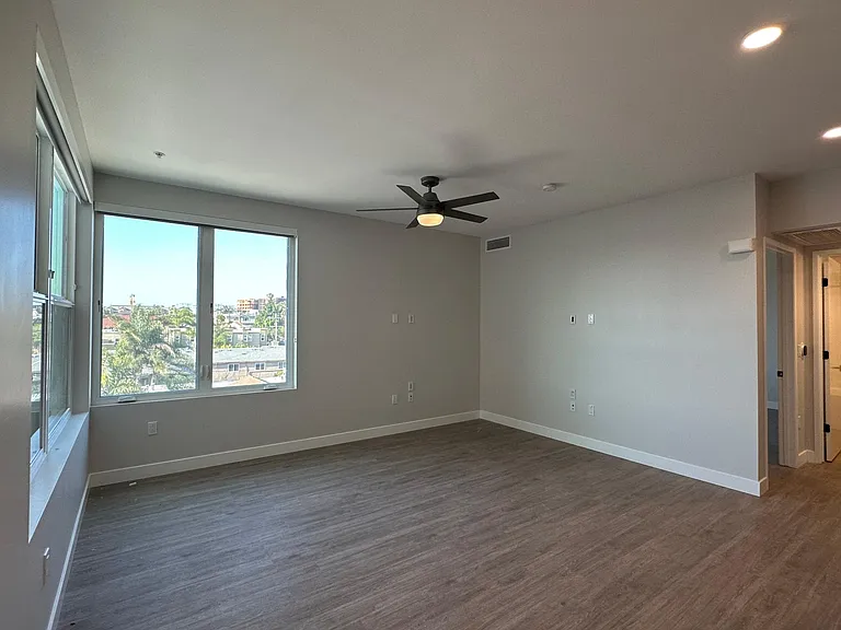 Evoc Hillcrest — Photo 31