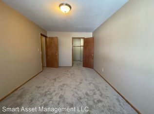 4977 N 84th St APT 4, Milwaukee, WI 53225