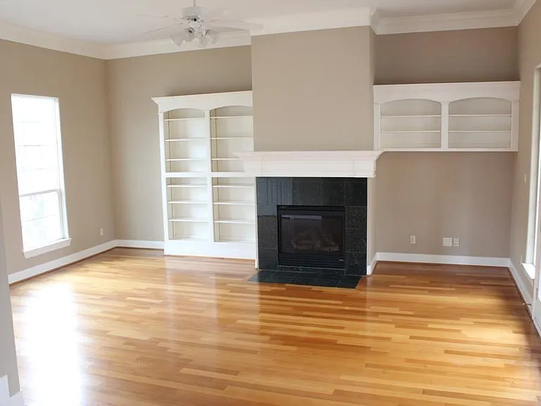 1324 Birdsall St — Photo 5