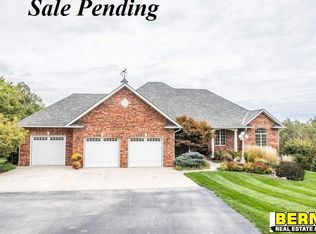 6753 R Rd, Burr, NE 68421