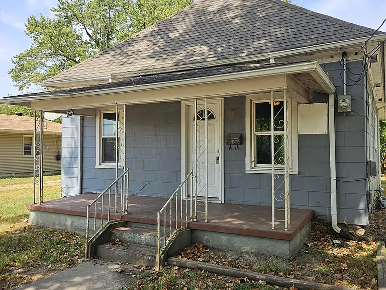 2215 W Phelps St — Photo 1