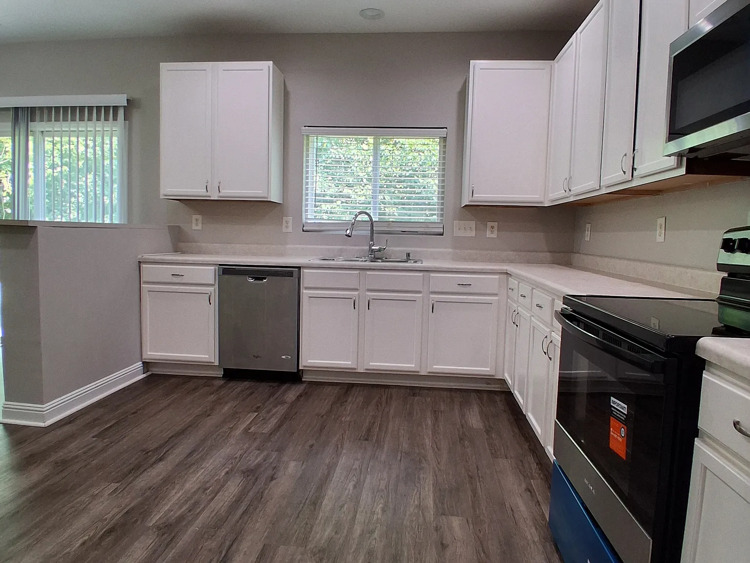 4 bed, 2187 sqft, $2,350 — Photo 4