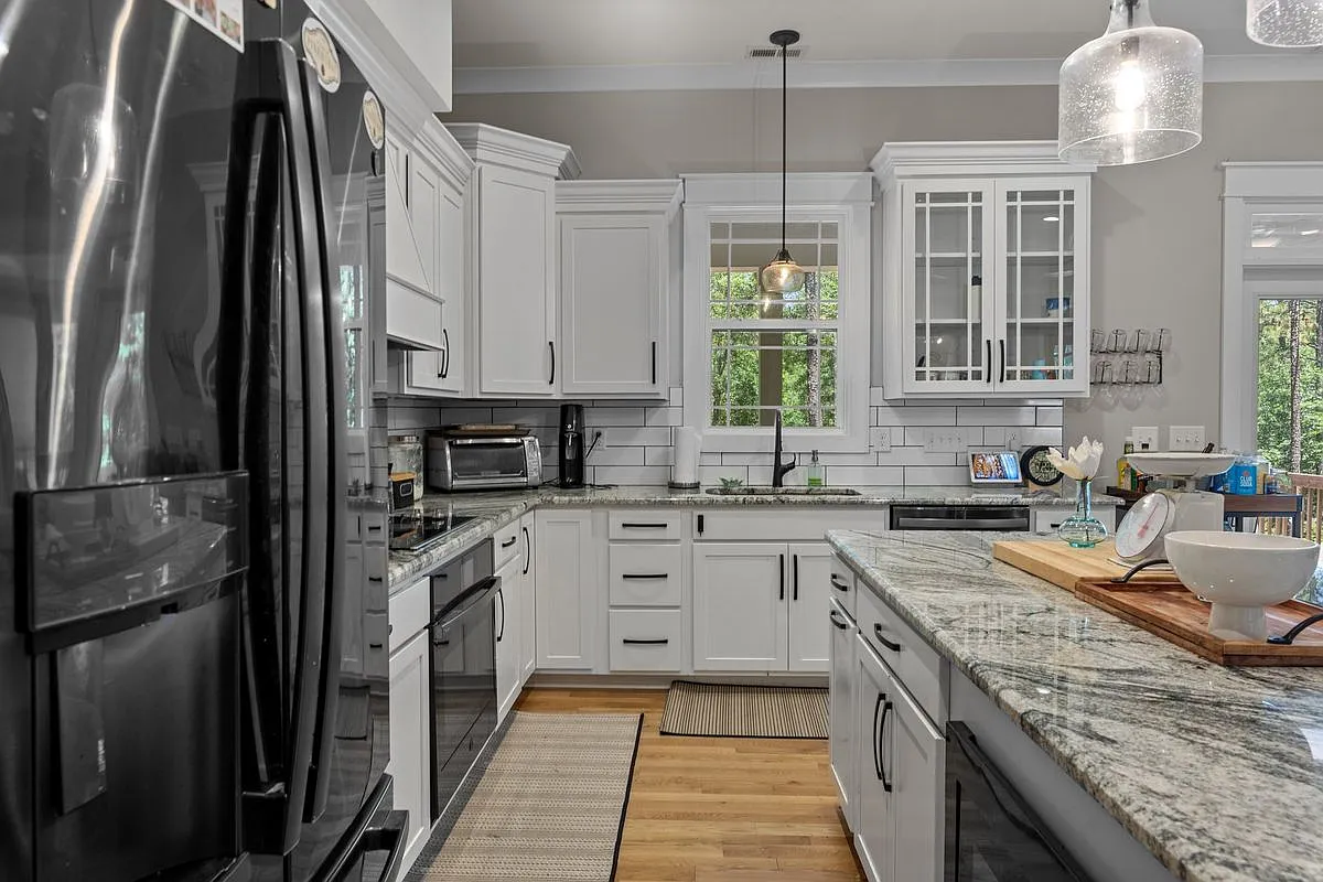 4 bed, 3.5 bath, 2644 sqft, $3,500 — Photo 3