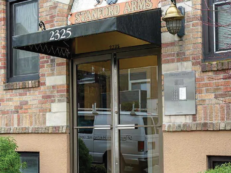 Stanford Arms Apartments — Photo 3
