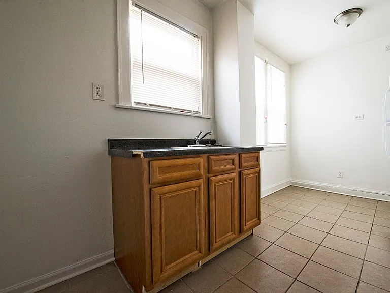 1042 N Leamington Ave — Photo 17