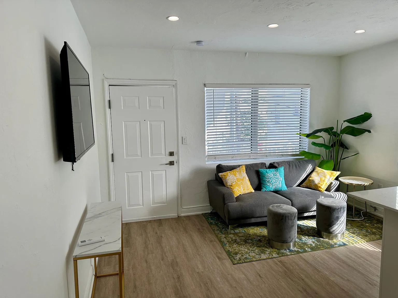 855 Jefferson Ave — Photo 2