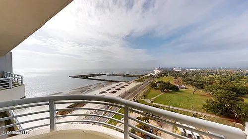 2060 Beach Blvd Photo 1