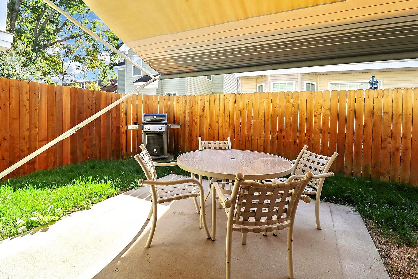 3 bed, 2.5 bath, 1552 sqft, $3,700 — Photo 2